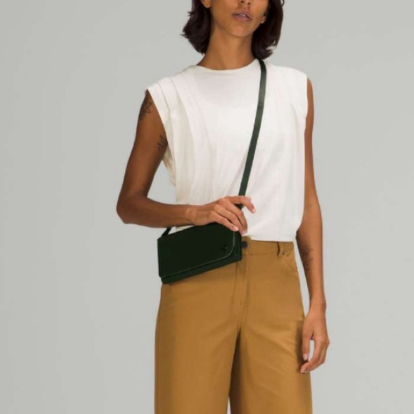 Lululemon Wallet Clutch CrossbodyRainforest Green / Trench - Picture 2 of 7